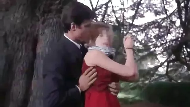 Porn star gets horny from movie sodomie compliments on the phone