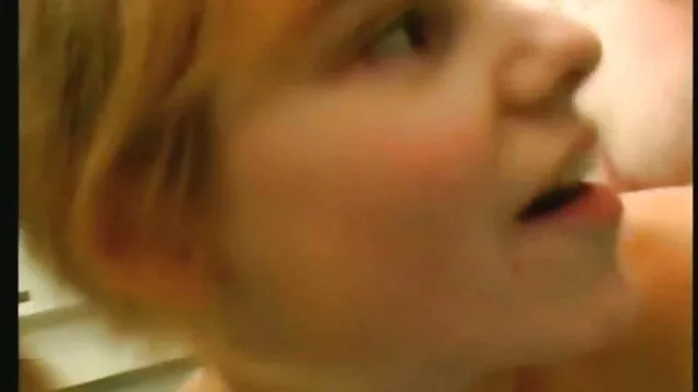 A young porn star film sodomie gratuit could not resist the pressure of the visitor and fucks with him in the office