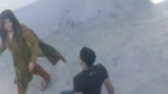 Mature japanese sucks dick of a stranger in a full subway car film sodomie gratuit