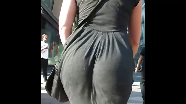 Two slutty mature bitches in film porno cu anal corsets pounce on the guy's phallus